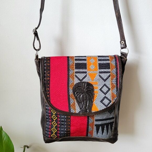VINTAGE TRIBAL WOVEN AND GENUINE LEATHER CROSSBODY BAG - Picture 2 of 16